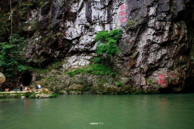 辽宁大连金州区一厂房突发大火:目前火已及时扑灭,具体原因需进一步调查